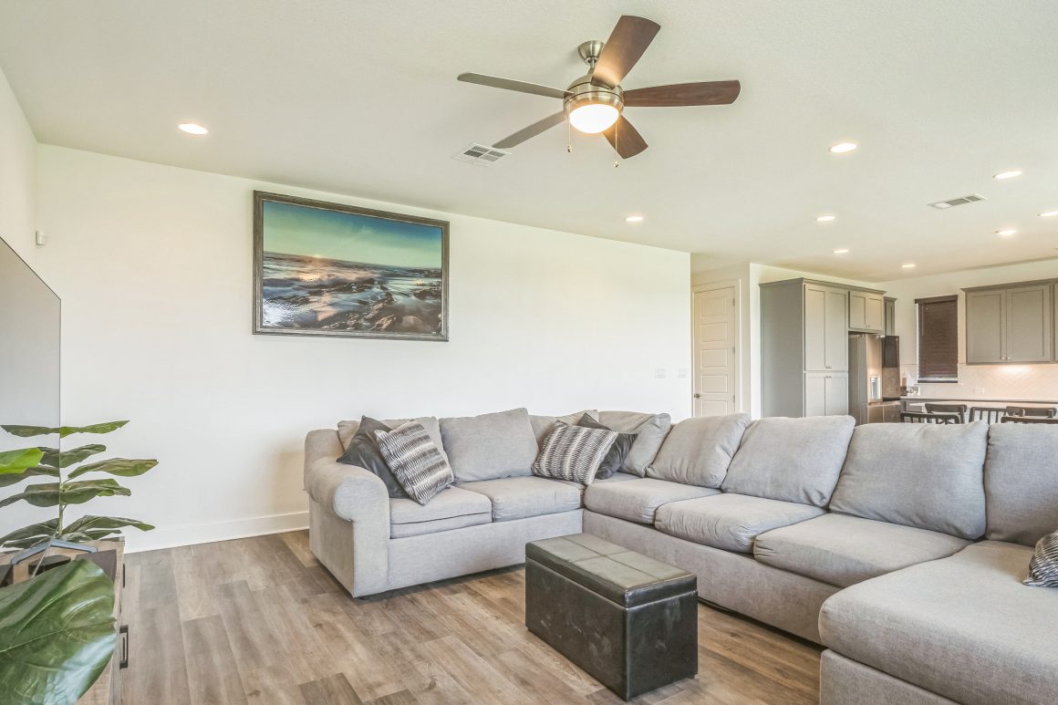 Open living area at 3706 Mesquite Valley Rd