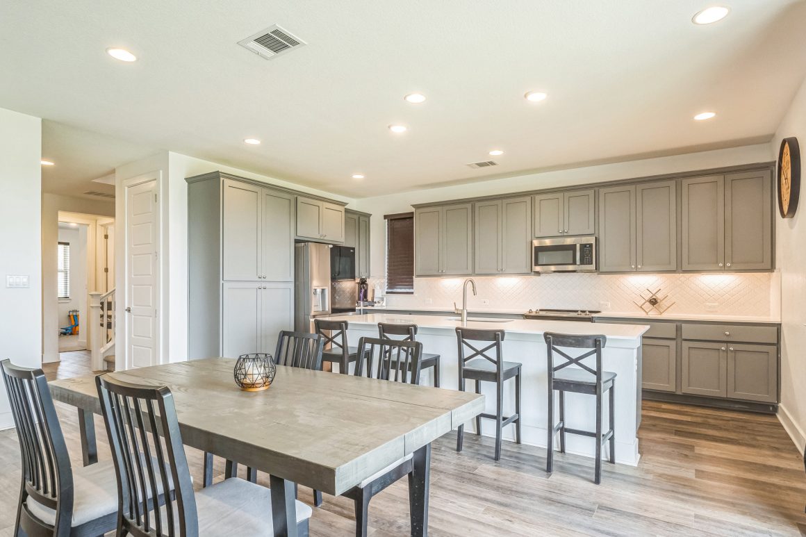 Dining area at 3706 Mesquite Valley Rd