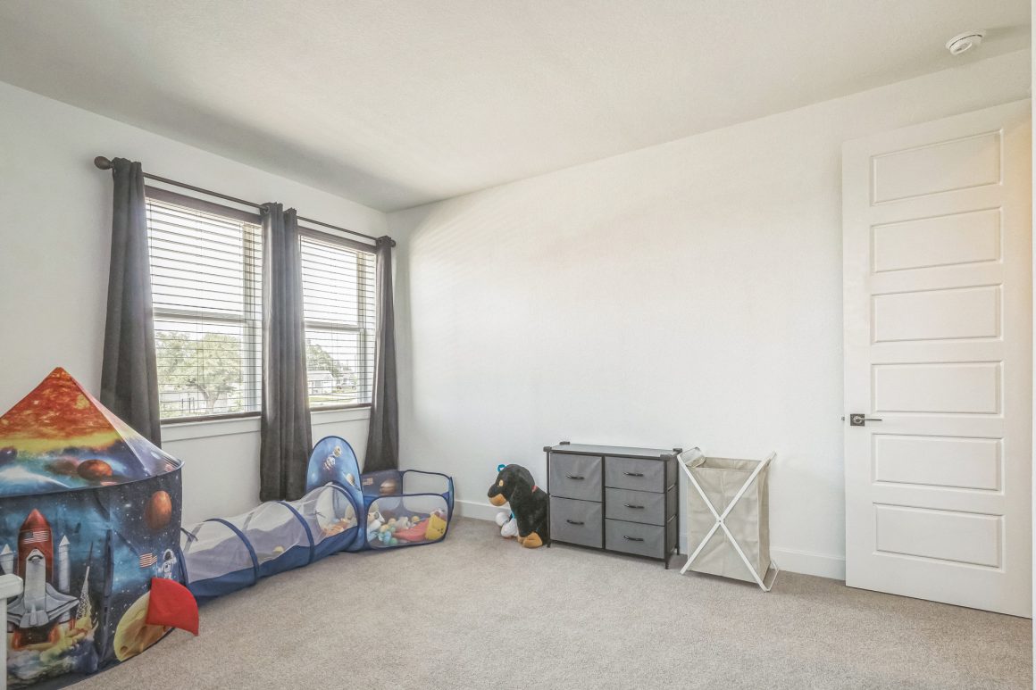 Additional bedroom at 3706 Mesquite Valley Rd
