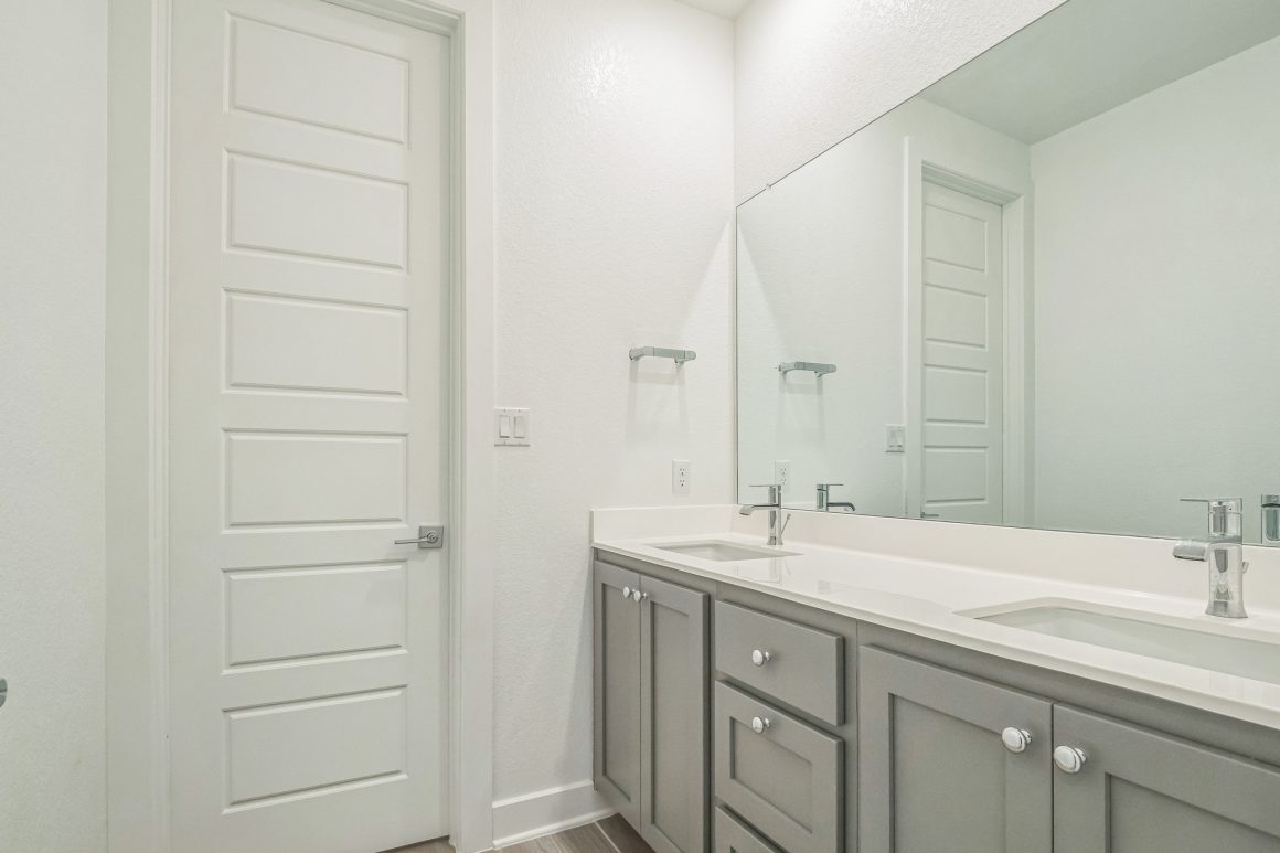 Bathroom shower at 3706 Mesquite Valley Rd